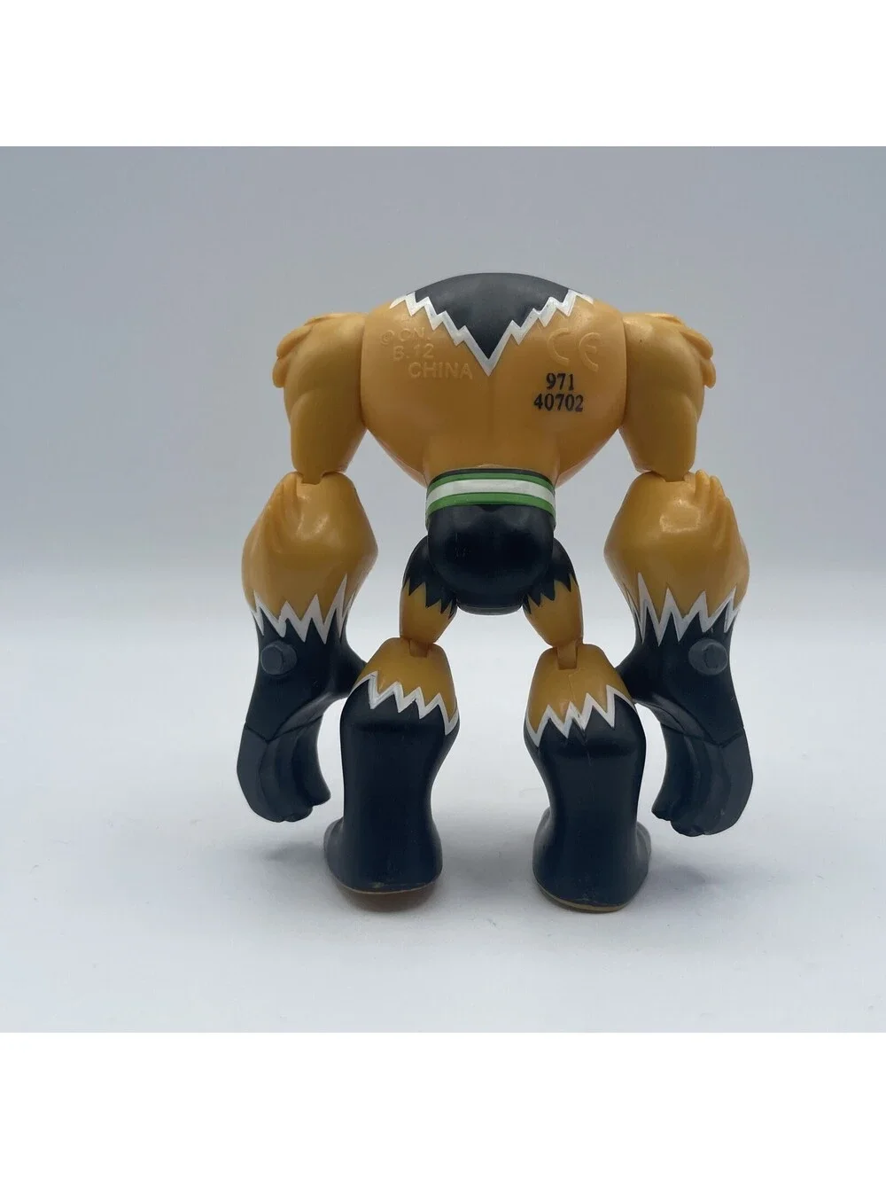 Ben 10 Omniverse Shocksquatch 4